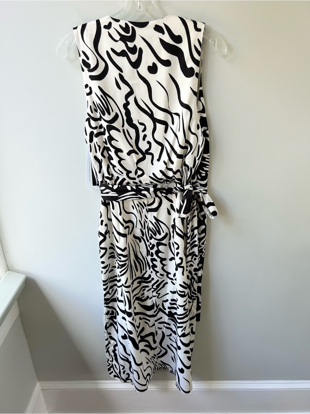 Donna Morgan NWT black and white abstract print wrap midi dress - Picture 4 of 10